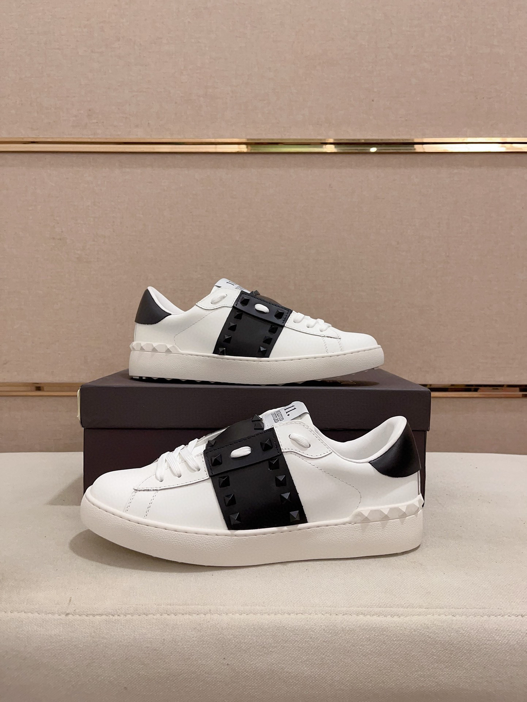 Valentino Rockstud Classic