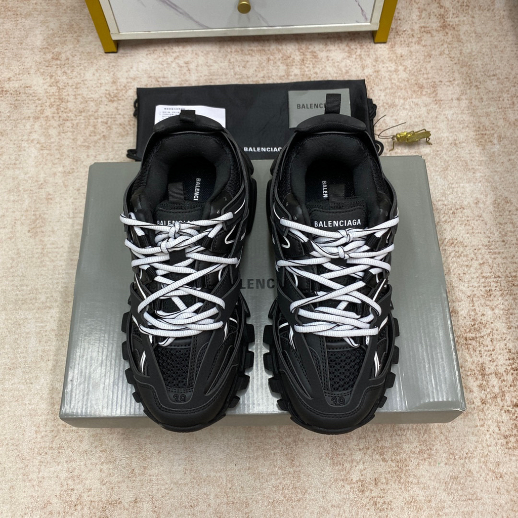 Balenciaga Track Nere Con Lacci Bianchi